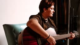 Julie Bouchard image