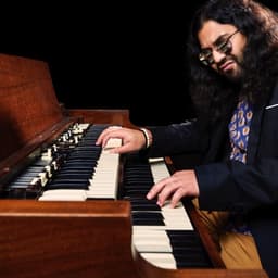 Friday Solo Acoustic ft. Kiran Gupta Cage Free image