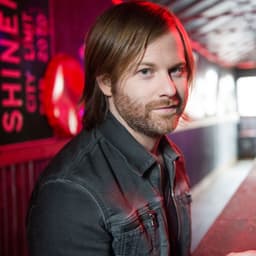 Solo Acoustic Benji Harris image