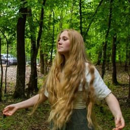 Caitlin King image